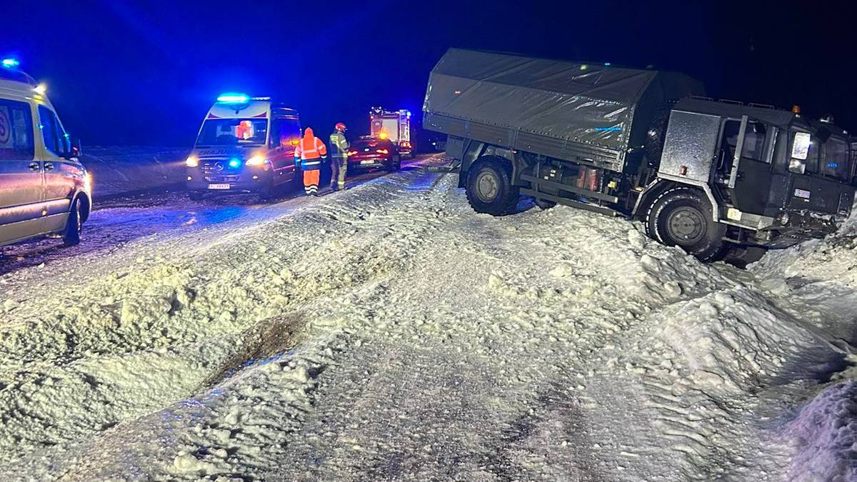 Wypadek wojskowej ciężarówki. Ranny żołnierz