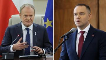 Dwa portrety mężczyzn: po lewej Donald Tusk siedzący przy biurku z mikrofonem, po prawej mężczyzna mówiący do mikrofonu.