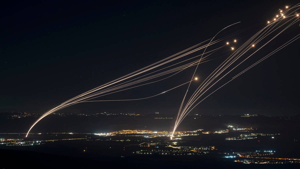 Koniec rozejmu? Izrael ostrzeliwany irańskimi rakietami