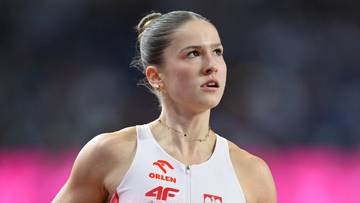 Młoda kobieta w stroju lekkoatletycznym, patrzy w bok z determinacją.