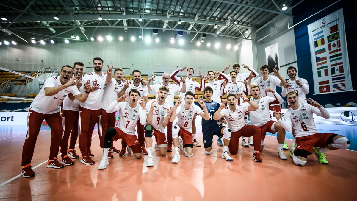 They didn’t want to be worse than their older colleagues!  Polish volleyball players beat Canada 3:0 for the second time