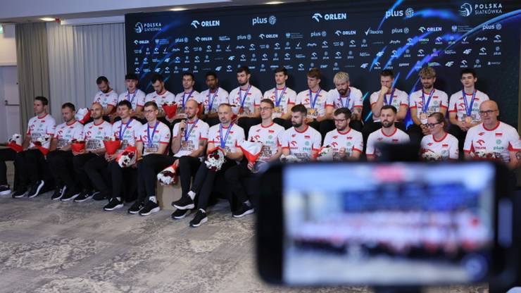 Polscy siatkarze wrócili z Filipin. Zostali przywitani na lotnisku