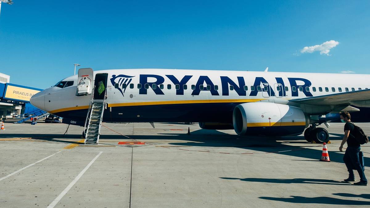 Ryanair pozwał pasażera. Żąda 15 tysięcy dolarów odszkodowania