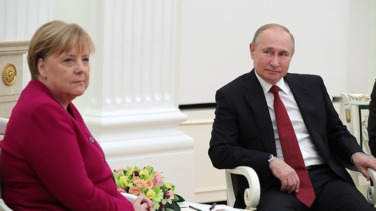 Putin rozmawiał z Merkel o możliwości "wspólnej produkcji szczepionek"