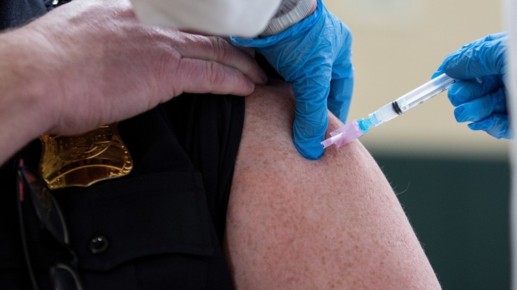 WHO wzywa do rozpoczęcia w ciągu 100 dni szczepień przeciwko Covid-19 na całym świecie