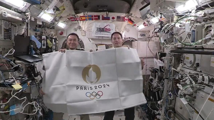 Tokio. Przekazanie flagi organizatorom igrzysk Paryż 2024. Ceremonia także na stacji kosmicznej