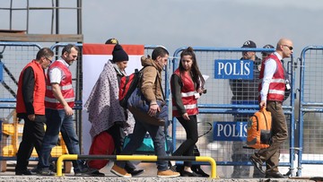 Komisja Europejska chce odebrać państwom Unii prawo decydowania o przyznaniu azylu imigrantom