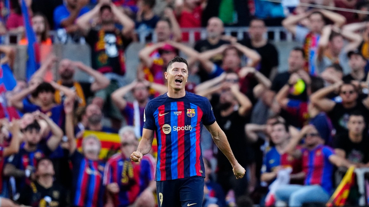 Robert Lewandowski z asystą. Zwycięskie pożegnanie Barcelony z Camp Nou
