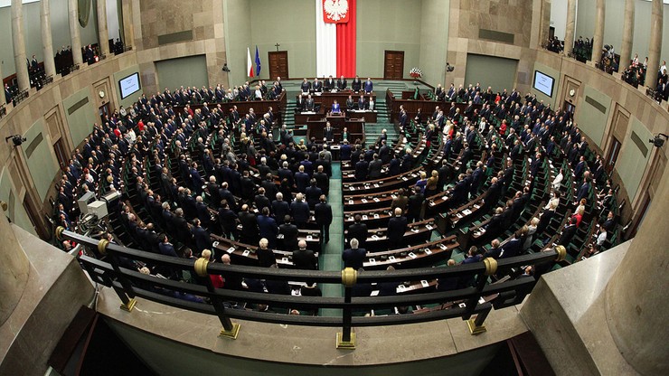 Sejm w czwartek zajmie się projektem PiS zmian w konstytucji