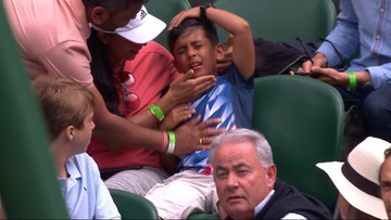 Wimbledon: Chłopiec oberwał piłką po serwisie! (WIDEO)
