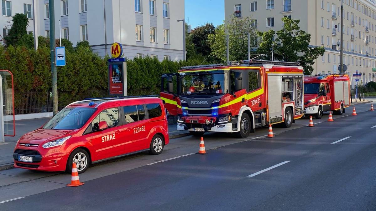 Pożar w warszawskim metrze. Wstrzymano ruch pociągów