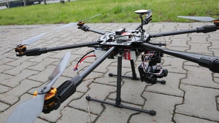 Policja rozpoczęła testy dronów. Będą wyłapywać pieszych i kierowców