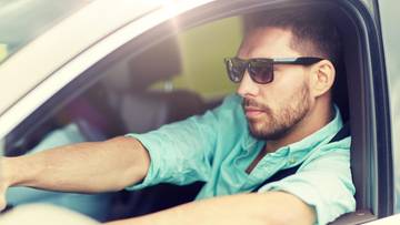 Mandat za jazdę w okularach przeciwsłonecznych? To jest możliwe