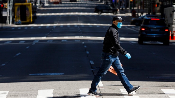 630 zgonów w stanie Nowy Jork w ciągu ostatniej doby. Od dziś obowiązek zakrywania twarzy