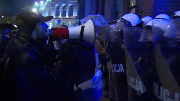 Awantura po proteście w Poznaniu. Pięciu policjantów jest rannych