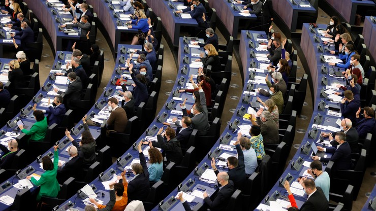 Parlament Europejski chce pełnego embarga na rosyjską ropę, gaz, węgiel i paliwa jądrowe