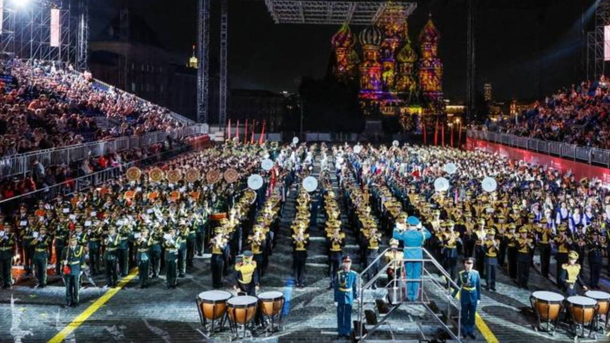 Kreml odciąga uwagę Rosjan od wojny w Ukrainie. Zamienił stolicę w strefę relaksu