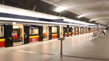 Pies sparaliżował warszawskie metro. Pociągi zatrzymały się w tunelach