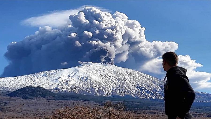 Erupcja wulkanu Etna. Fot. Facebook / Claudio Catalano / Meteo real time.