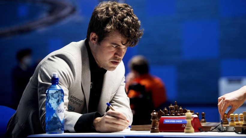 Champions Chess Tour: Magnus Carlsen i Jan Niepomniaszczi zagrają w finale