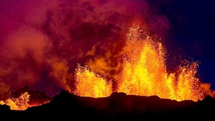 24.09.2021 05:58 Przebudziły się kolejne wulkany. Jeden z nich wyrzuca popioły i fontanny lawy we Włoszech [WIDEO]