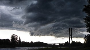 17.08.2020 06:00 Poniedziałek z bardzo męczącą pogodą. Gwałtowne burze i ulewy, a na dodatek parno i duszno