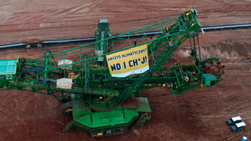 Aktywiści Greenpeace zostają na noc w kopalni Turów. Będą spali na koparce