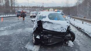 22.12.2023 05:54 Koszmar na drogach. Ślizgawica, śnieg, powalone drzewa. Coraz więcej wypadków, są ranni