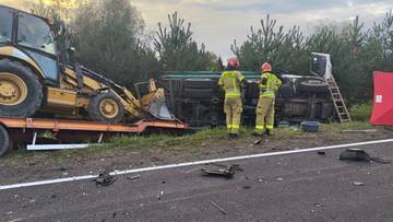 Zderzenie samochodu z ciężarówką. Zginęli nastolatkowie