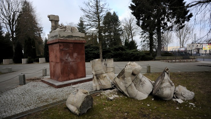 Koszalin. Zatrzymano sprawcę zniszczenia pomnika Zwycięskiej Armii Radzieckiej