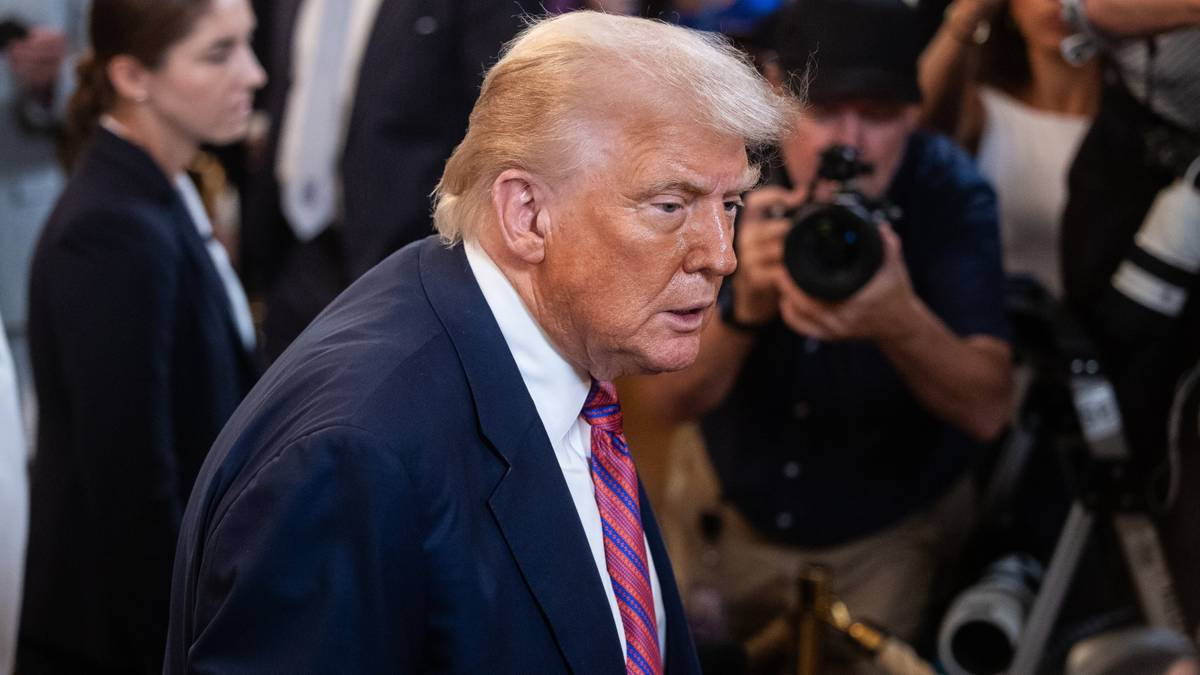 Barack Obama "aresztowany" przez FBI? Trump opublikował nagranie, znów skorzystał z AI