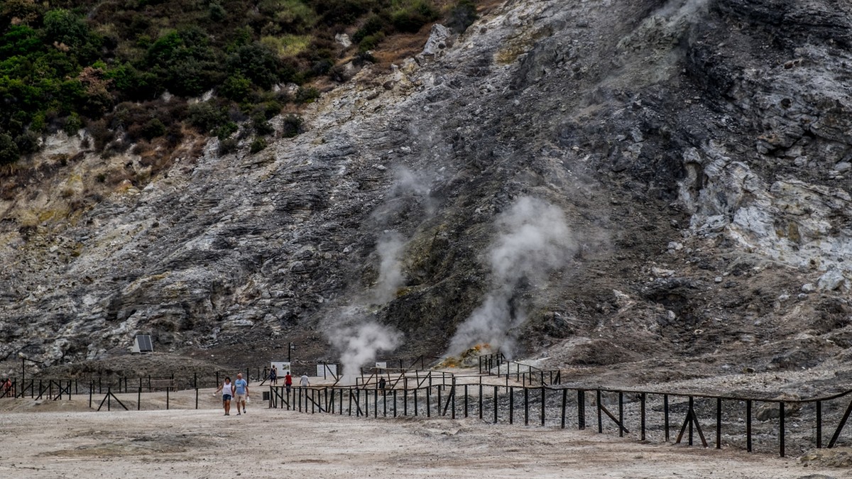 Włochy. Europejski wulkan Campi Flegrei na skraju erupcji. Wybuch może mieć tragiczne konsekwencje