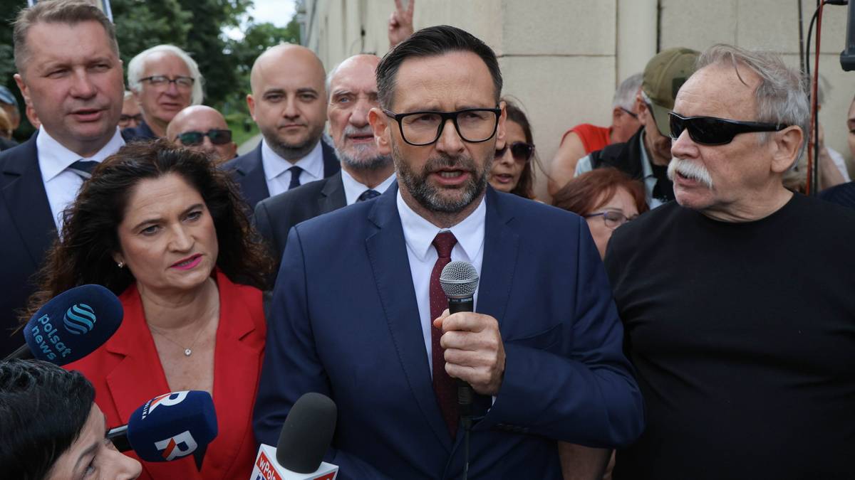"Jestem z nich dumny". Obajtek usłyszał dwa zarzuty