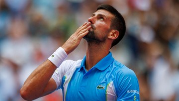 Djokovic wygrał i zaśpiewał. Serb w półfinale US Open (WIDEO)