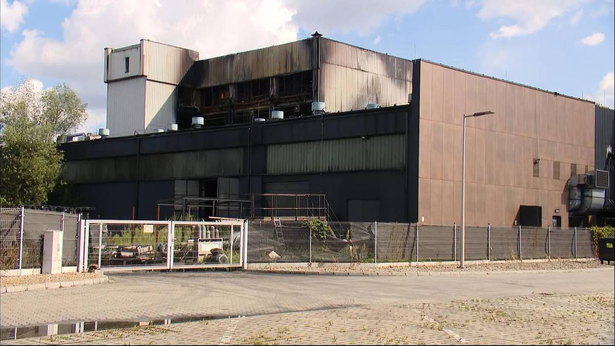 Płonie zakład przetwarzający opony. Alert RCB dla mieszkańców. "Nie otwieraj okien"