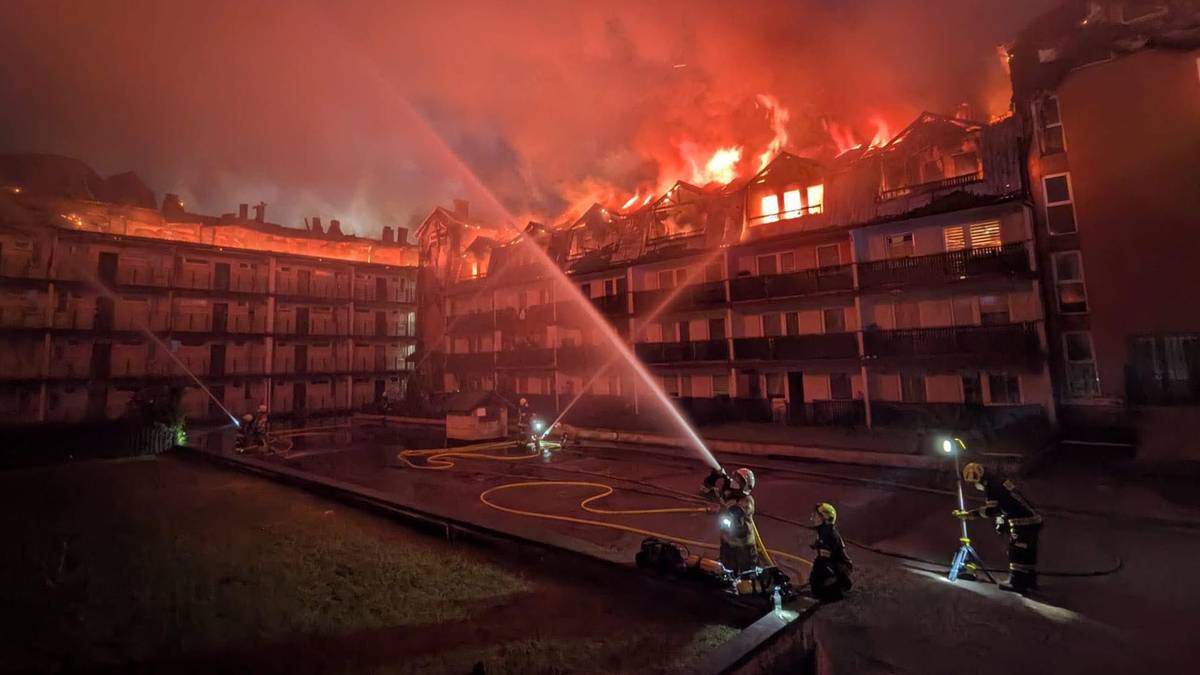 Ogromny pożar w Ząbkach. Straż: Ogień został opanowany