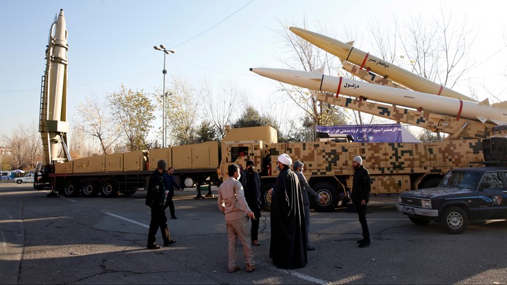 Iran. W Teheranie w miejscu publicznym ustawiono trzy rakiety balistyczne