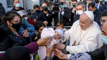 Grecja. Papież Franciszek odwiedził migrantów na wyspie Lesbos