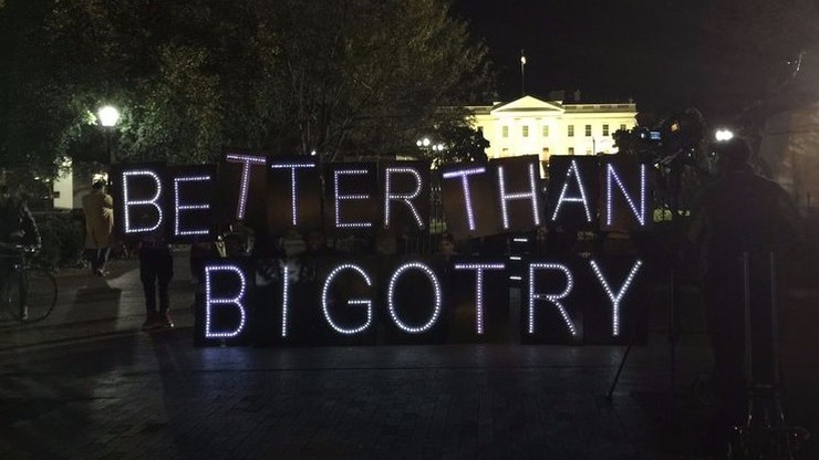 Setki osób protestują przed Białym Domem w USA