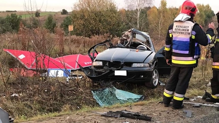 Nie żyją trzej 19-latkowie. Seat Leon, którym jechali, roztrzaskał się o cysternę z betonem