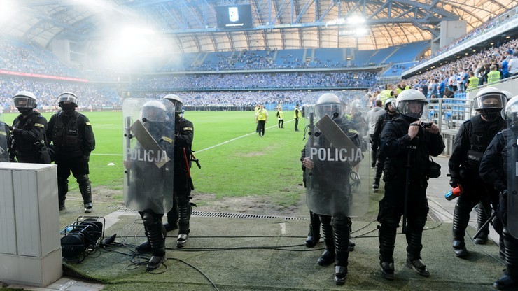 Brudziński: Kary za incydenty na stadionach powinny być surowsze i bezwzględnie egzekwowane