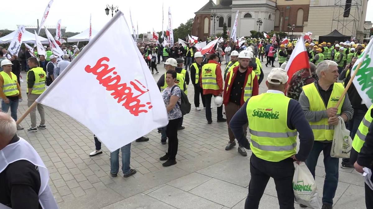 Protest rolników w Warszawie. "200 tys. uczestników" sparaliżuje stolicę
