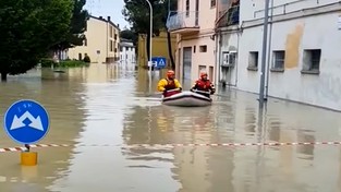 04.05.2023 05:58 Katastrofalne ulewy i powodzie we Włoszech. Całe miasta pod wodą. Ludzie tonęli w domach [WIDEO]