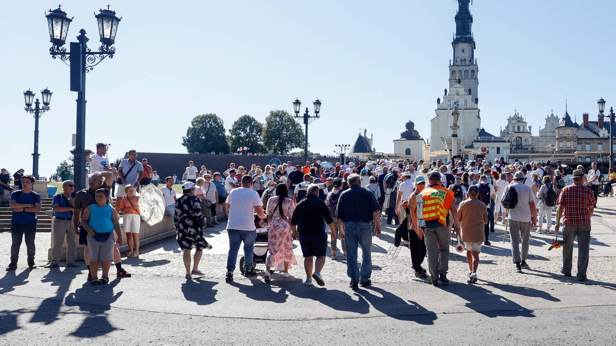 Pieszo, na rowerach, rolkach i konno. Pielgrzymi dotarli na Jasną Górę