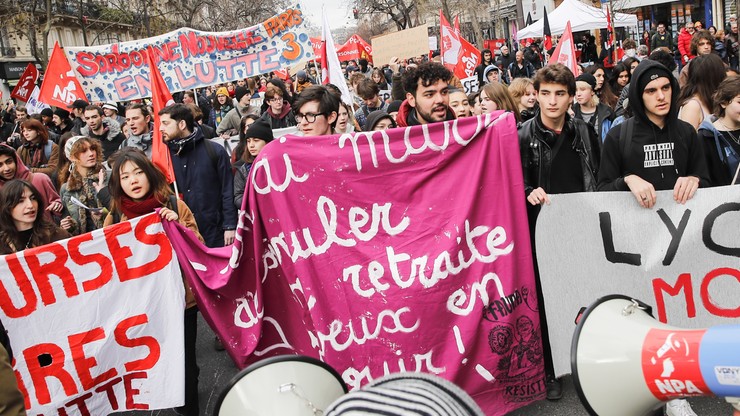 Francja: Potężne protesty przeciwko reformie emerytalnej. Blisko milion osób na ulicach