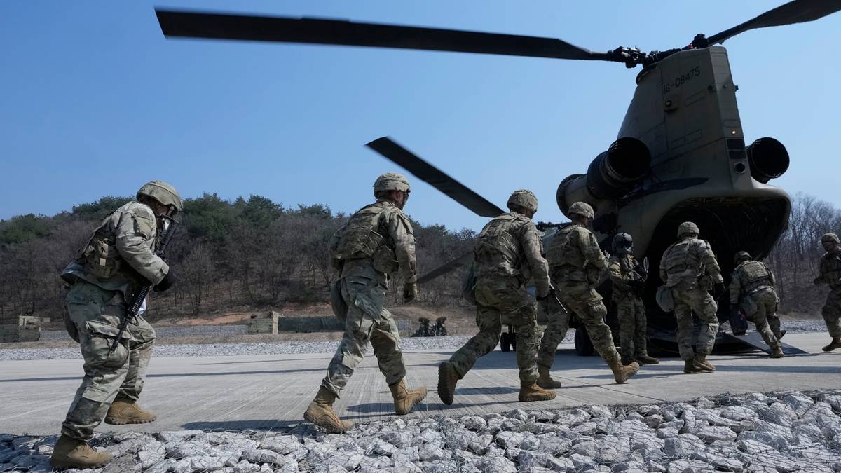 Media: NATO przygotowuje drogę przerzutu amerykańskich wojsk do Europy