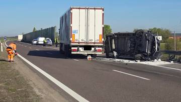 Zablokowany odcinek trasy Nałęczów-Kurów w kierunku Warszawy. Policjant w szpitalu
