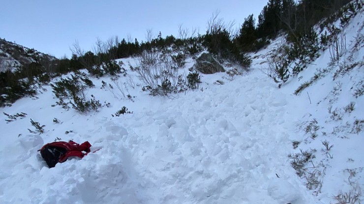 Tatry słowackie. Lawina śnieżna zasypała dwóch skialpinistów. Jeden nie żyje