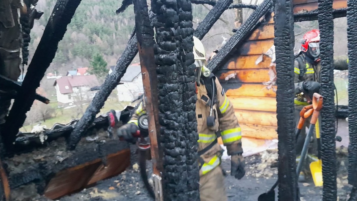 Żabnica: W domu było sześć osób, gdy wybuchł pożar. Dwie zginęły