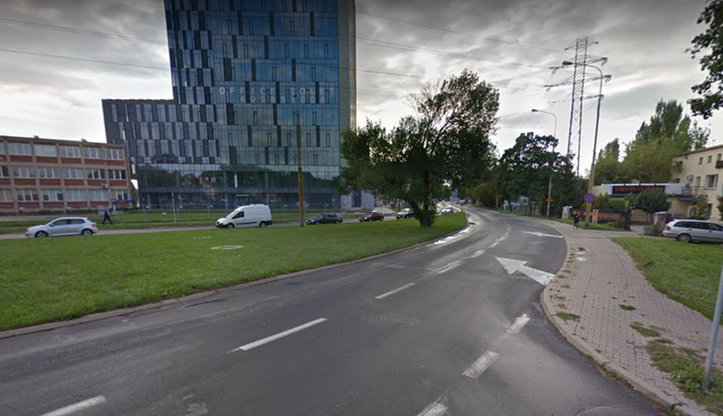 Lublin. Pijany 30-latek ukradł taksówkę i wjechał nią w barierki. Został zatrzymany przez policję